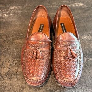 Men’s Bostonian brown woven leather tassel loafers slip on size 9